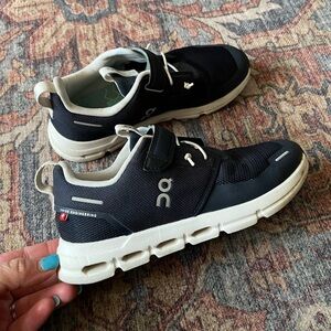 Boys On Kids Cloud Play Shoes (On Cloud, On Running) Navy Blue, Size 2.5